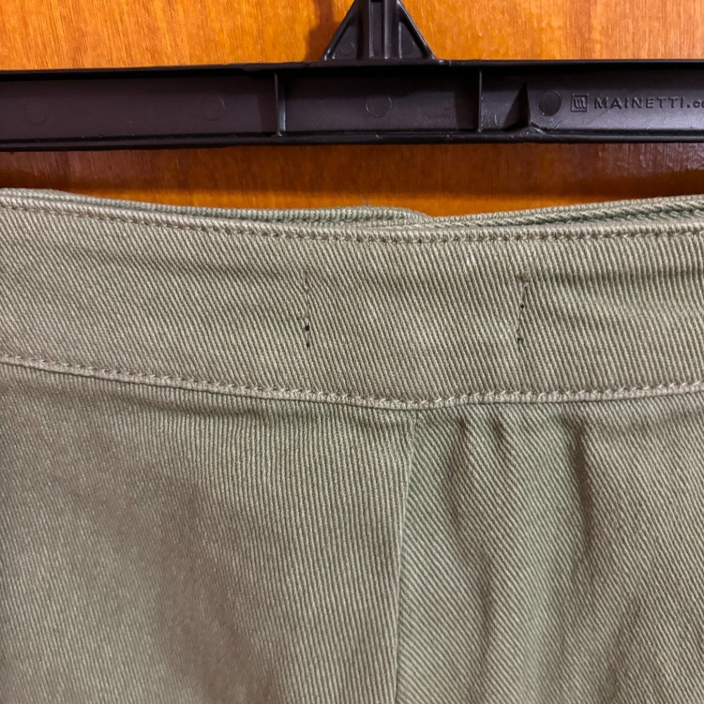 Venus‎ Green Snap Button Shorts Size 8 - Picture 13 of 14